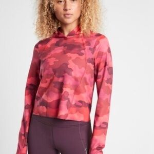Athleta Medium Pinnacle Cropped Hoodie Mantra Print